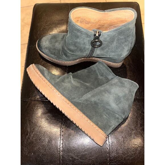 Sofft Siri Green Suede Waterproof Platform Booties Size 7 - Picture 4 of 8